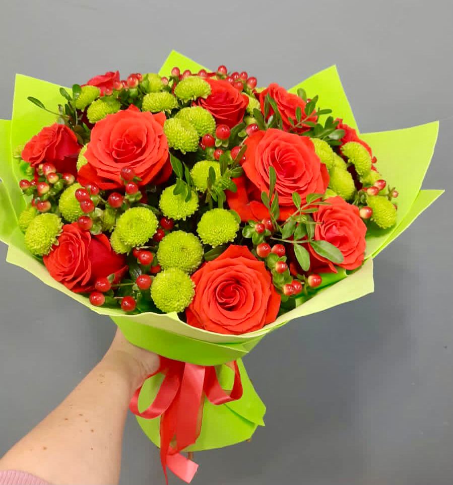 Букет цветов из: Хризантемы и Розы в Безопасном