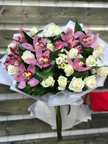 Букет цветов из: Розы и Хризантемы в Безопасном