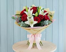 Букет цветов из:  Лилии и Розы #REPLACE_PRED# Безопасном