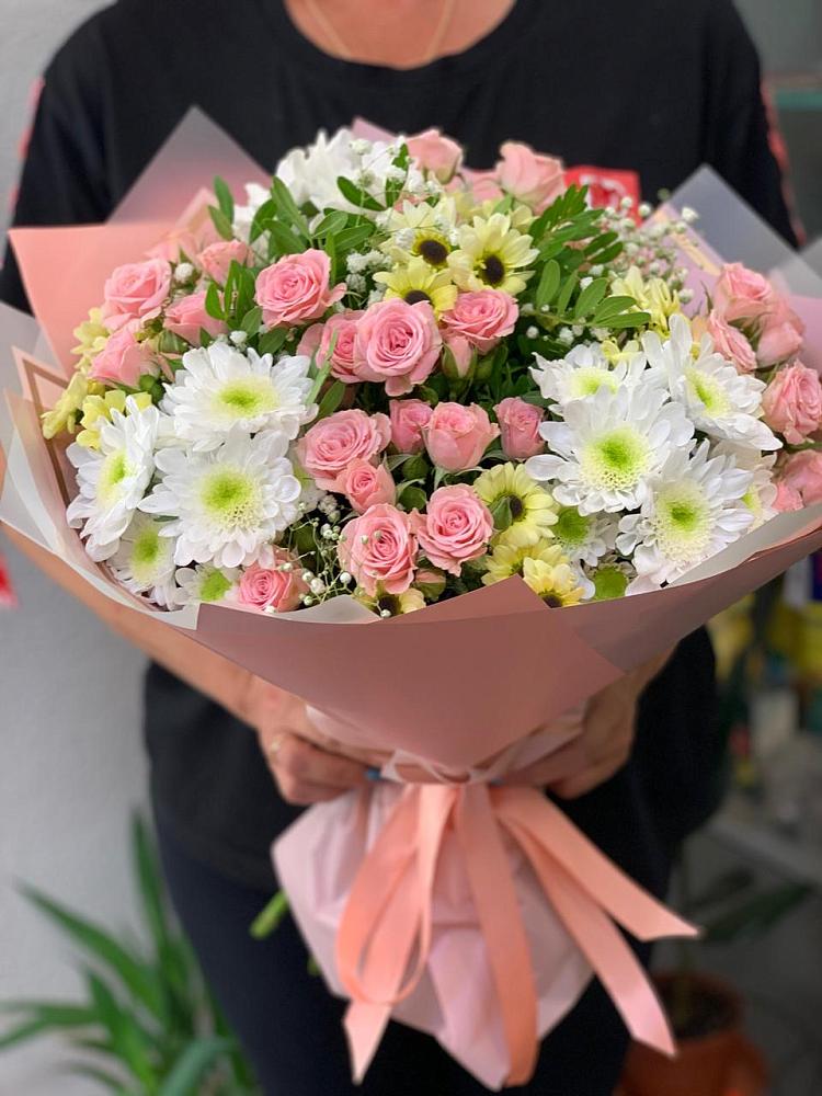 Букет цветов из: Розы и Хризантемы в Безопасном