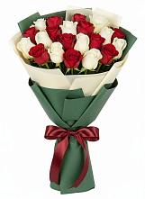Букет Микс из красных и белых роз в Безопасном