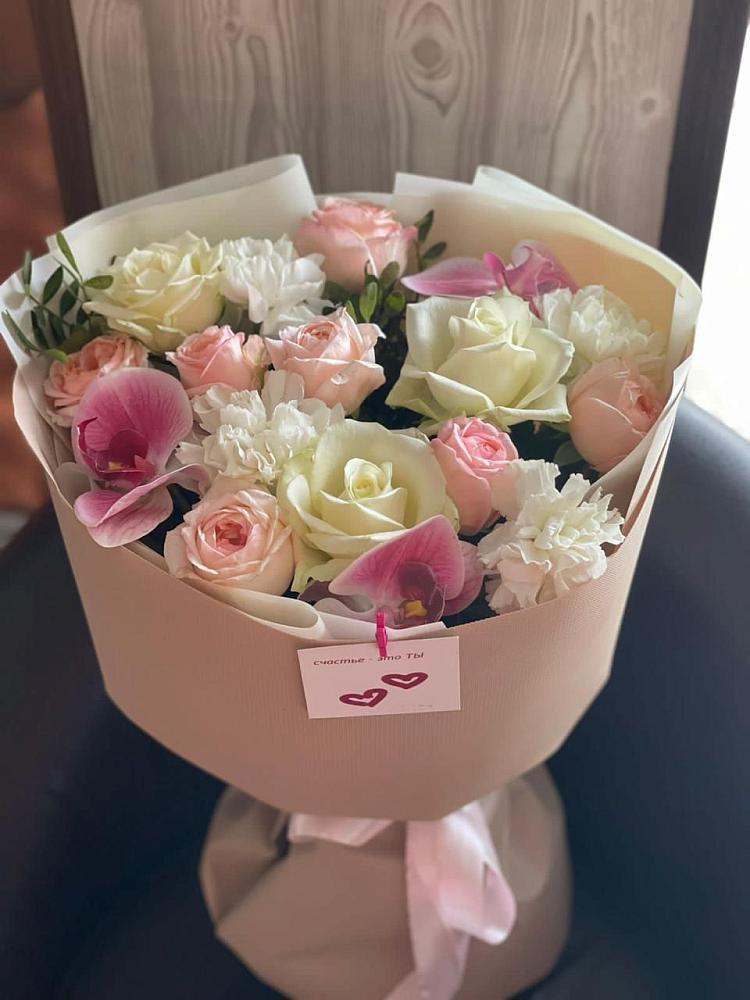 Букет цветов из: Орхидеи, Розы и Гвоздики в Безопасном