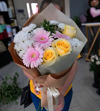 Букет цветов из:  Герберы, Розы и Хризантемы в Безопасном