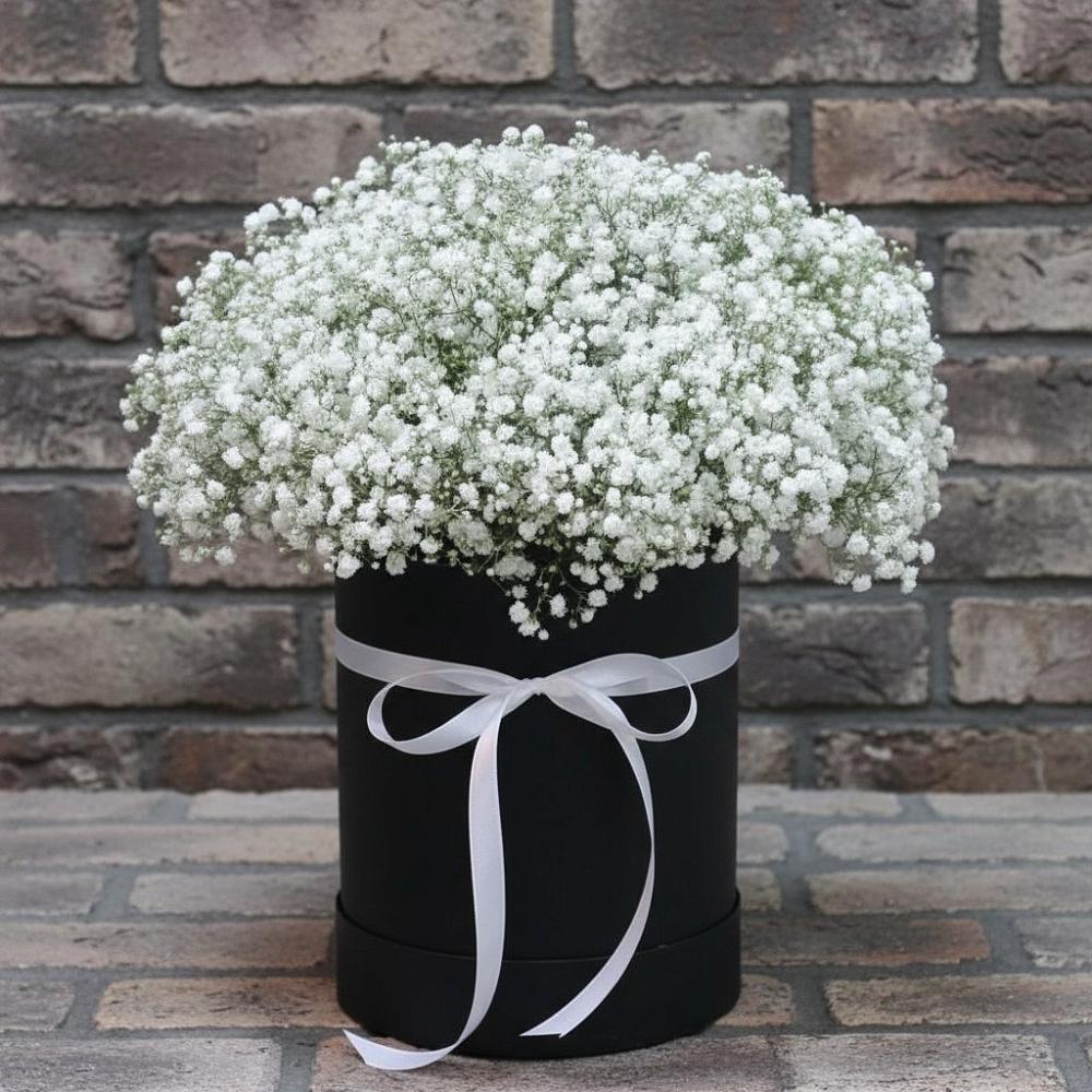 Цветочная композиция из Гипсофила в шляпной коробке в Безопасном