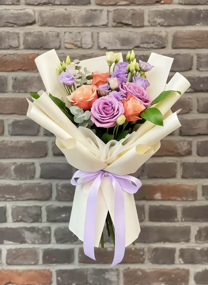 Букет цветов из: Лизиантусы и Розы в Безопасном