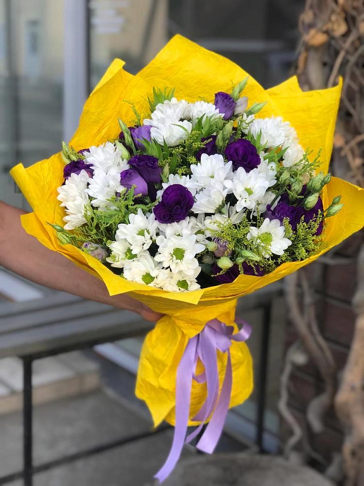Букет цветов из: Ирисы, Хризантемы и Ромашки в Безопасном
