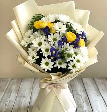 Букет цветов из:  Ирисы, Хризантемы и Розы #REPLACE_PRED# Безопасном