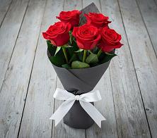 Букет 5 Красных роз Эдлесс Лав в Безопасном