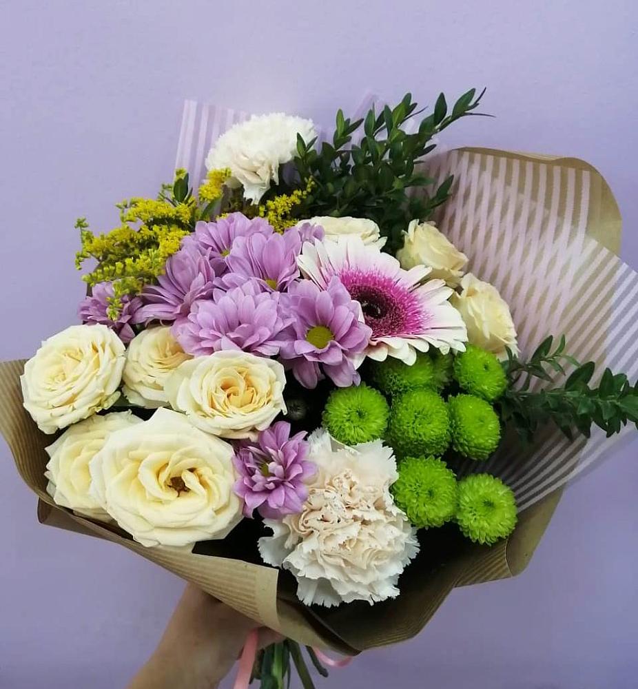 Букет цветов из: Хризантемы, Розы, Гвоздики и Герберы в Безопасном