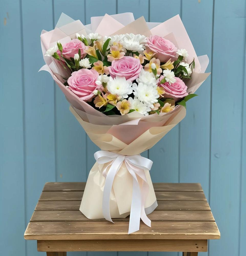 Букет цветов из: Гвоздики, Орхидеи и Розы в Безопасном