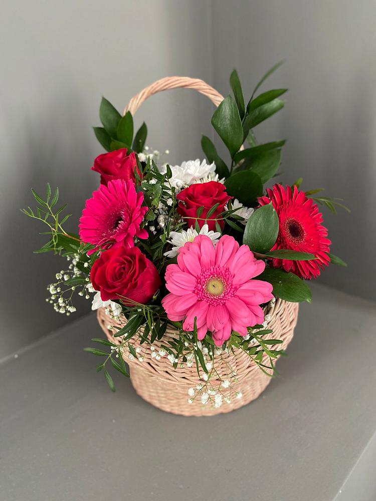Цветочная композиция из Розы, Хризантемы и Герберы в корзине в Безопасном