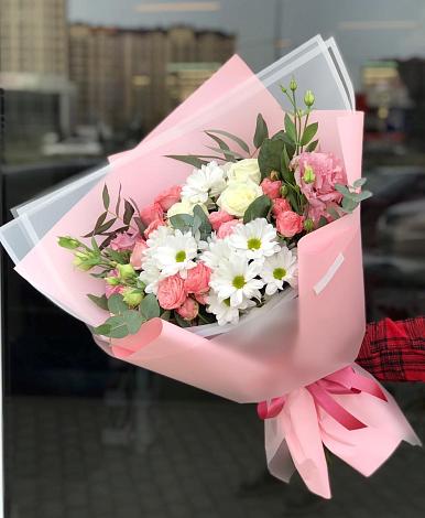 Букет цветов из: Розы, Лизиантусы и Хризантемы в Безопасном
