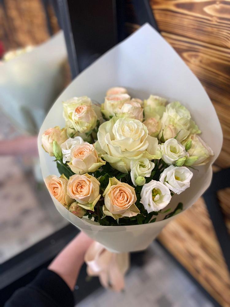 Букет цветов из: Розы и Лизиантусы в Безопасном