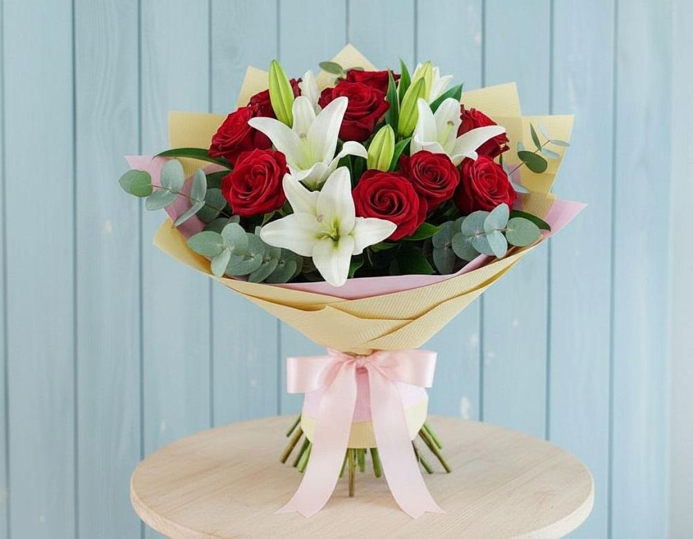 Букет цветов из: Лилии и Розы в Безопасном